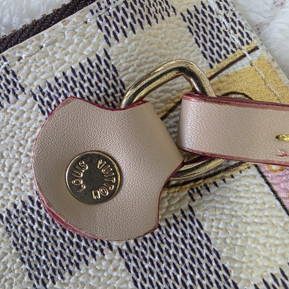 Checkered Chain Pouch - Picture 5 of 9